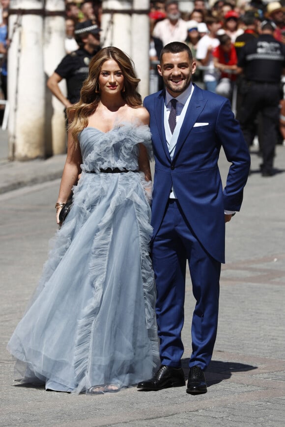 Mateo Kovacic et son épouse assistent au mariage de Sergio Ramos et Pilar Rubio à Séville, le 15 juin 2019.