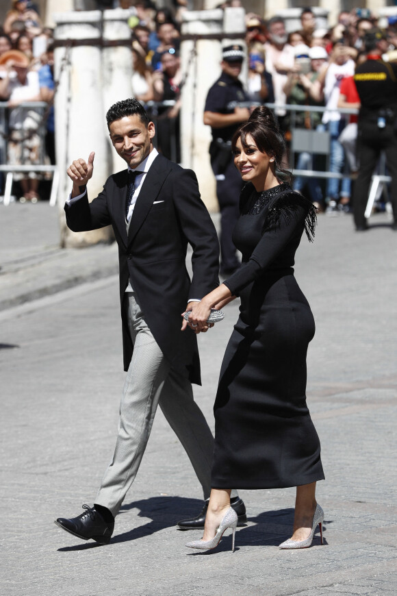 Jesus Navas et son épouse assistent au mariage de Sergio Ramos et Pilar Rubio à Séville, le 15 juin 2019.