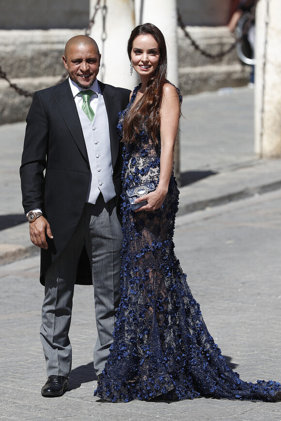 Roberto Carlos et sa compagne assistent au mariage de Sergio Ramos et Pilar Rubio à Séville, le 15 juin 2019.