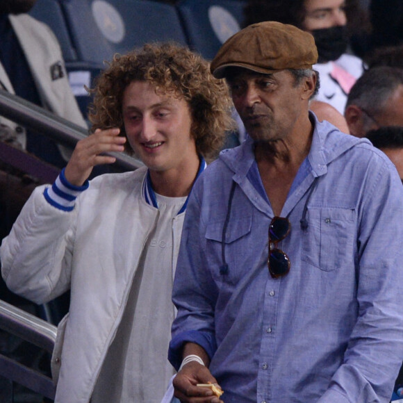 Yannick Noah et son fils Joalukas - People en tribunes du match de football en ligue 1 Uber Eats : Le PSG (Paris Saint-Germain) remporte la victoire 2-1 contre Lyon au Parc des Princes à Paris le 19 septembre 2021.