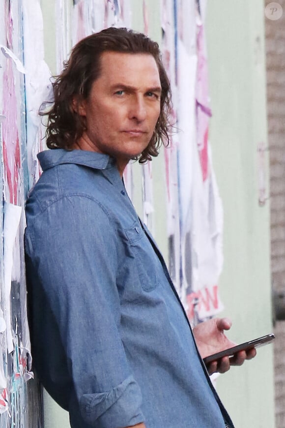 Exclusif - Matthew McConaughey est à Hollywood sur le tournage d'une publicité pour Doritos. L'acteur de 51 ans est retouche maquillage, Los Angeles, le 6 décembre 2020.