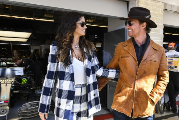 Matthew McConaughey et sa femme Camila Alves - People dans les paddocks du Grand Prix des États-Unis à Austin le 3 novembre 2019.