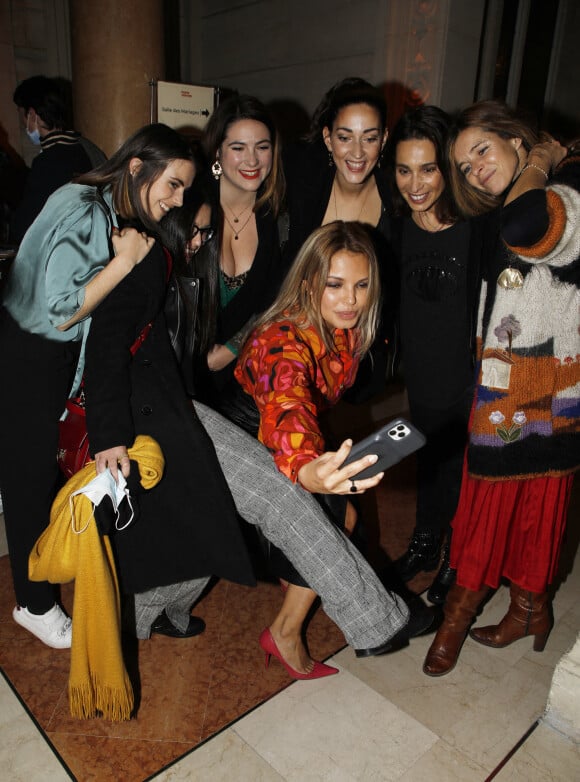 Exclusif - Julie Bernardoni, Clémence Lassalas, Charlotte Gaccio, Sheryfa Luna, Séverine Ferrer, Marie Fugain et Samantha Rénier - Showcase du spectacle "La Voie des Femmes", mis en scène Séverine Ferrer à la Mairie du 3eme de Paris. © Denis Guignebourg / Bestimage 