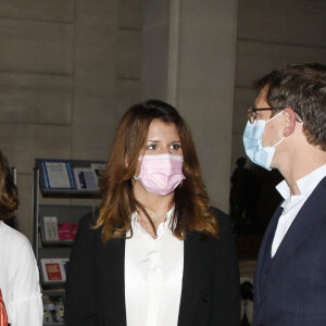 Exclusif - Le Maire de Paris Centre (3eme) Ariel Weil, la Ministre Marlène Schiappa et Séverine Ferrer - Showcase du spectacle "La Voie des Femmes", mis en scène Séverine Ferrer à la Mairie du 3eme de Paris. © Denis Guignebourg / Bestimage 