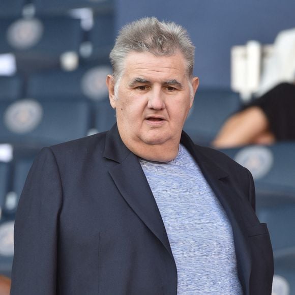 Pierre Ménès dans les tribunes lors du match de championnat de Ligue 1 Conforama opposant le Paris Saint-Germain au Racing Club de Strasbourg Alsace au Parc des princes à Paris, France. © Giancarlo Gorassini/Bestimage