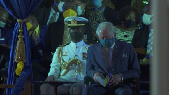 Le prince Charles s'endort en pleine cérémonie d'investiture de la première femme présidente de la Barbade, en présence de Rihanna, le 29 novembre 2021.