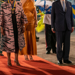 La Première ministre de la Barbade, Mia Mottley, Garfield Sobers, Sandra Mason nouvelle présidente de la Barbade, Rihanna, le prince Charles, prince de Galles - Le prince Charles, prince de Galles assiste à la cérémonie d'investiture présidentielle en présence de Rihanna à Heroes Square à Bridgetown à la Barbade le 29 novembre 2021.