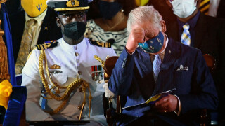Le prince Charles s'endort en pleine cérémonie historique, face à Rihanna...