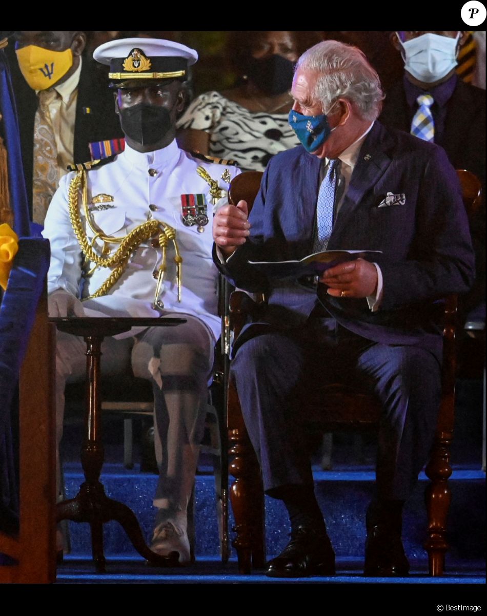 Garfield Sobers, Le prince Charles, prince de Galles - Le prince Charles, prince de Galles assiste à la cérémonie d'investiture présidentielle en présence de Rihanna à Heroes Square à Bridgetown à la Barbade le 29 novembre 2021.