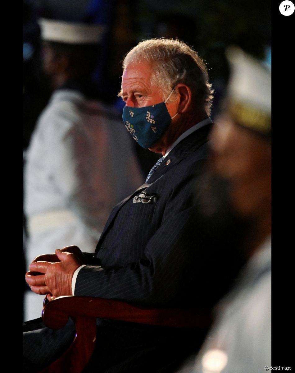 Le prince Charles, prince de Galles - Le prince Charles, prince de Galles assiste à la cérémonie d'investiture présidentielle en présence de Rihanna à Heroes Square à Bridgetown à la Barbade le 29 novembre 2021.