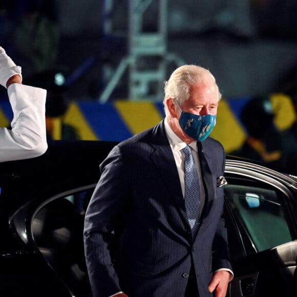 Le prince Charles, prince de Galles - Le prince Charles, prince de Galles assiste à la cérémonie d'investiture présidentielle en présence de Rihanna à Heroes Square à Bridgetown à la Barbade le 29 novembre 2021.