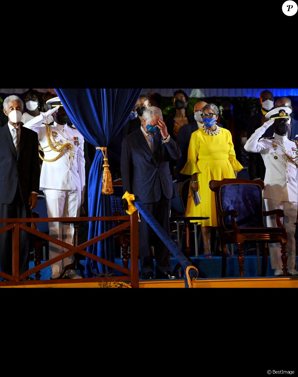 Le prince Charles, prince de Galles - Le prince Charles, prince de Galles assiste à la cérémonie d'investiture présidentielle en présence de Rihanna à Heroes Square à Bridgetown à la Barbade.