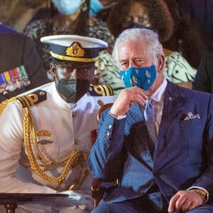 Le prince Charles, prince de Galles assiste à la cérémonie d'investiture de la première femme présidente de la Barbade en présence de Rihanna le 29 novembre 2021.