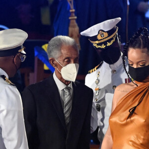 Garfield Sobers et Rihanna - Le prince Charles, prince de Galles assiste à la cérémonie d'investiture présidentielle en présence de Rihanna à Heroes Square à Bridgetown à la Barbade le 29 novembre 2021.