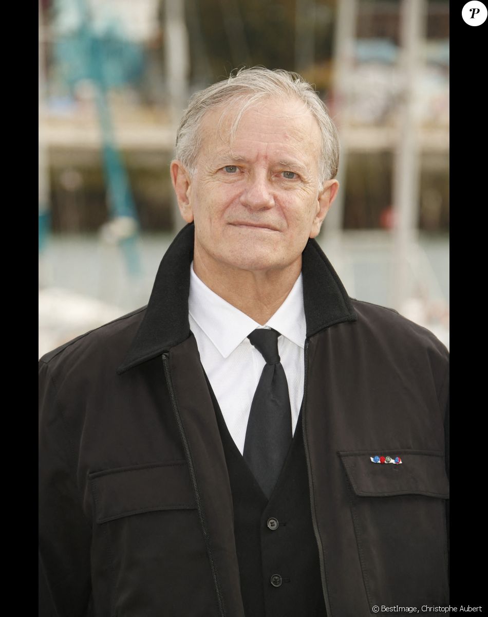 Francis Huster - Photocall lors du Festival de la Fiction de La Rochelle. Le 15 septembre 2021. © Christophe Aubert via Bestimage