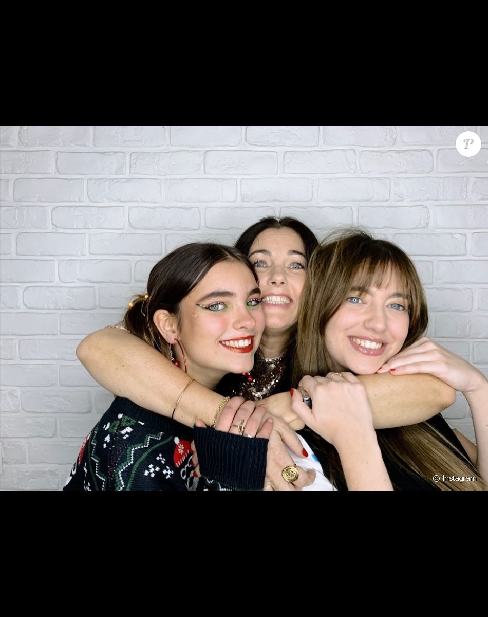 Elisa Huster, sa soeur Toscane et leur maman, Cristiana Reali, passent des fêtes de fins d'année en famille.
