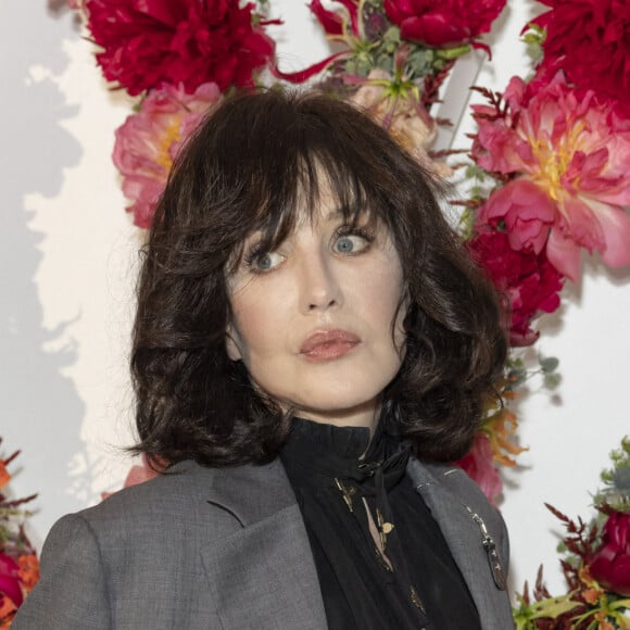 Isabelle Adjani au photocall du dîner de lancement des Parfums Louis Vuitton, Stellar Times, Cosmetic Cloud, Dancing Blossom, Rhapsody et Symphony, à la fondation Louis Vuitton à Paris, France, le 5 juillet 2021. © Olivier Borde/Bestimage