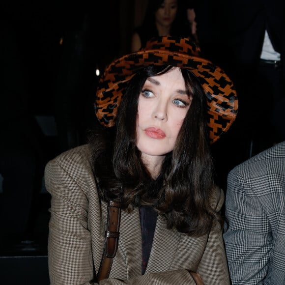 Isabelle Adjani - Front row au défilé de mode Homme automne-hiver 2020/2021 " Berluti " lors de la fashion week à Paris. Le 17 janvier 2020 © Veeren - Christophe Clovis / Bestimage