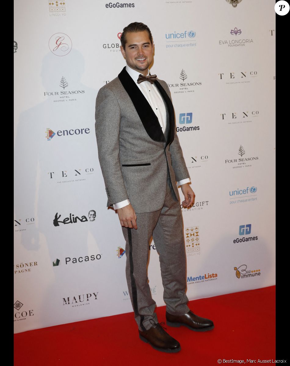 Victor (compagnon de Capucine Anav) - Photocall de la 10ème édition du "Global Gift Gala 2021" à l'hôtel Four Seasons Hotel George V à Paris le 30 octobre 2021. © Marc Ausset Lacroix/Bestimage