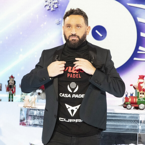 Exclusif - Cyril Hanouna sur le plateau de l'émission TPMP (Touche pas à mon poste ) diffusée en direct sur C8 le 29 novembre 2021. © Jack Tribeca / Bestimage