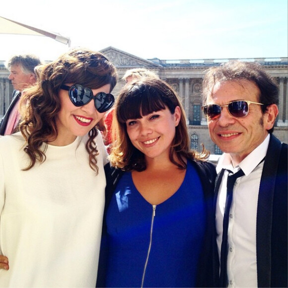 Manon Manoeuvre entre son père Philippe et l'épouse de celui-ci Candice - photo publiée sur son compte Instagram le 19 juin 2014