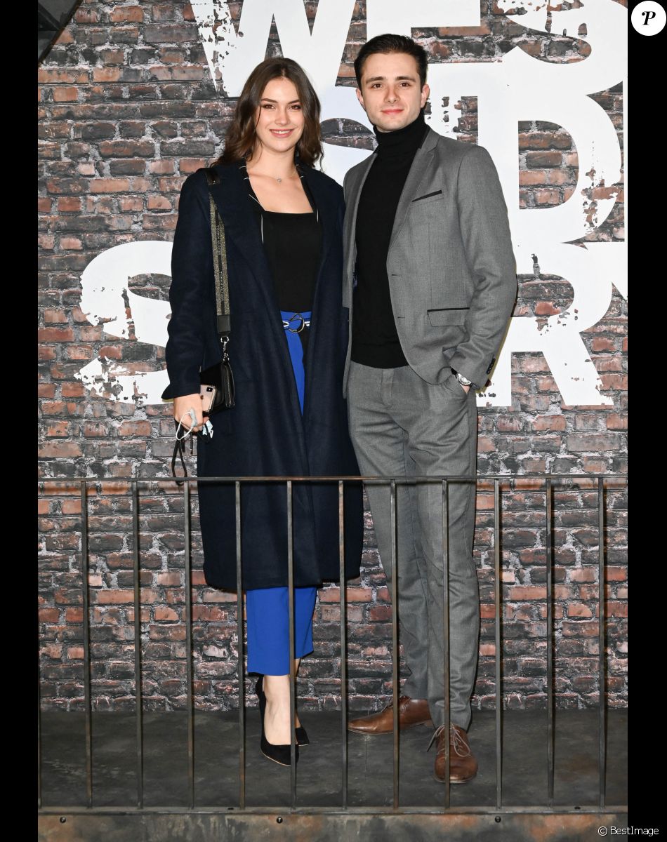 Samuel Texier et une amie à l'avant-première du film "West Side Story" réalisé par Steven Spielberg au Grand Rex à Paris le 2 décembre 2021. © Coadic Guirec/Bestimage