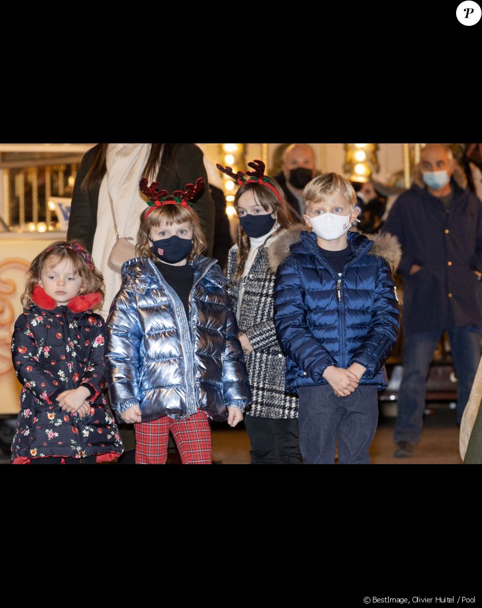 Ouverture du marché de Noël à Monaco en présence du prince Albert II, de ses enfants le prince Jacques, la princesse Gabriella, de la princesse Caroline de Hanovre, de Pierre Casiraghi, sa femme Béatrice Borromeo, de leurs enfants Francesco et Stefano, de Roisin Wittstock et de ses enfants Kaia Rose et Bodie à Monaco le 3 décembre 2021. © Olivier Huitel / Pool / Bestimage