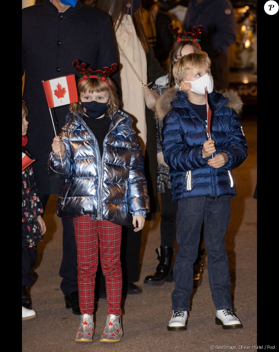 Ouverture du marché de Noël à Monaco en présence du prince Albert II, de ses enfants le prince Jacques, la princesse Gabriella, de la princesse Caroline de Hanovre, de Pierre Casiraghi, sa femme Béatrice Borromeo, de leurs enfants Francesco et Stefano, de Roisin Wittstock et de ses enfants Kaia Rose et Bodie à Monaco le 3 décembre 2021. © Olivier Huitel / Pool / Bestimage