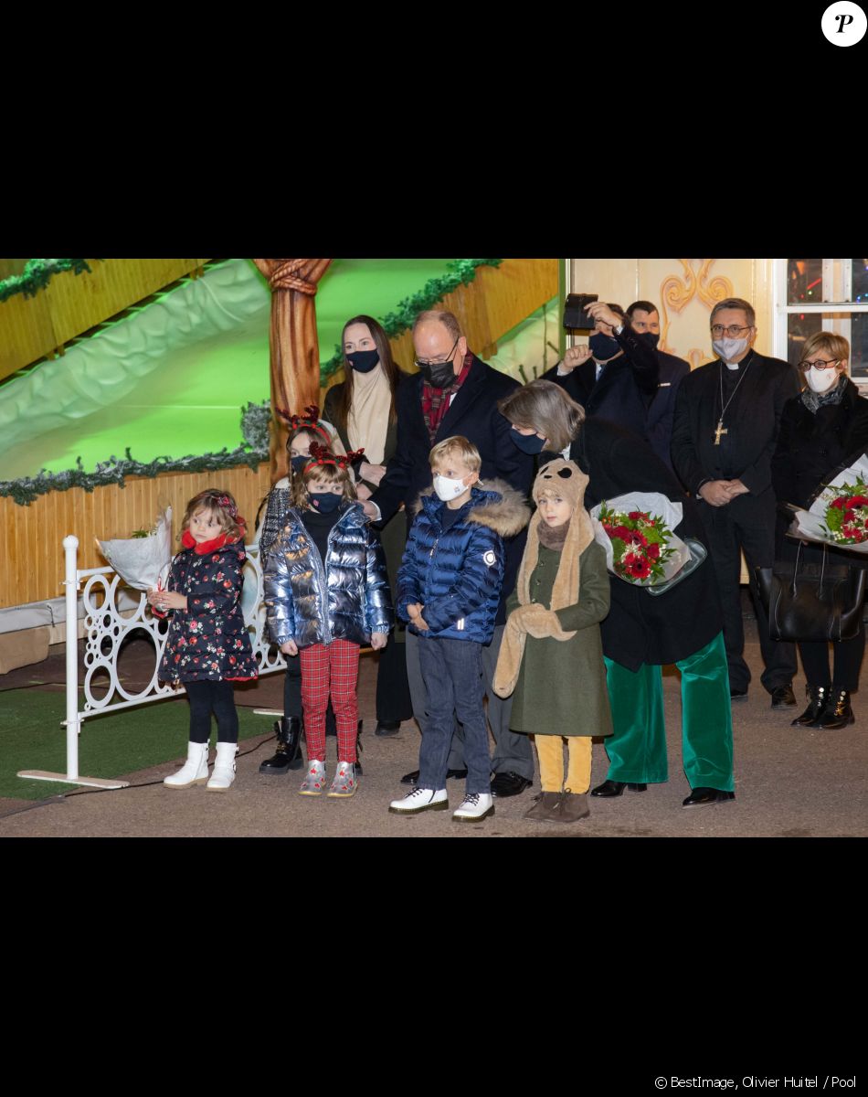 Ouverture du marché de Noël à Monaco en présence du prince Albert II, de ses enfants le prince Jacques, la princesse Gabriella, de la princesse Caroline de Hanovre, de Pierre Casiraghi, sa femme Béatrice Borromeo, de leurs enfants Francesco et Stefano, de Roisin Wittstock et de ses enfants Kaia Rose et Bodie à Monaco le 3 décembre 2021. © Olivier Huitel / Pool / Bestimage