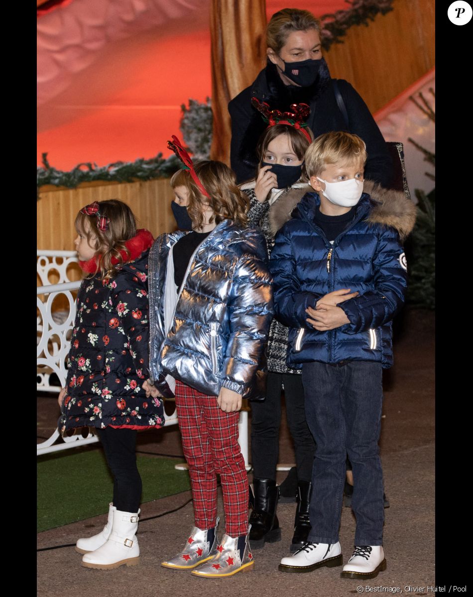Ouverture du marché de Noël à Monaco en présence du prince Albert II, de ses enfants le prince Jacques, la princesse Gabriella, de la princesse Caroline de Hanovre, de Pierre Casiraghi, sa femme Béatrice Borromeo, de leurs enfants Francesco et Stefano, de Roisin Wittstock et de ses enfants Kaia Rose et Bodie à Monaco le 3 décembre 2021. © Olivier Huitel / Pool / Bestimage