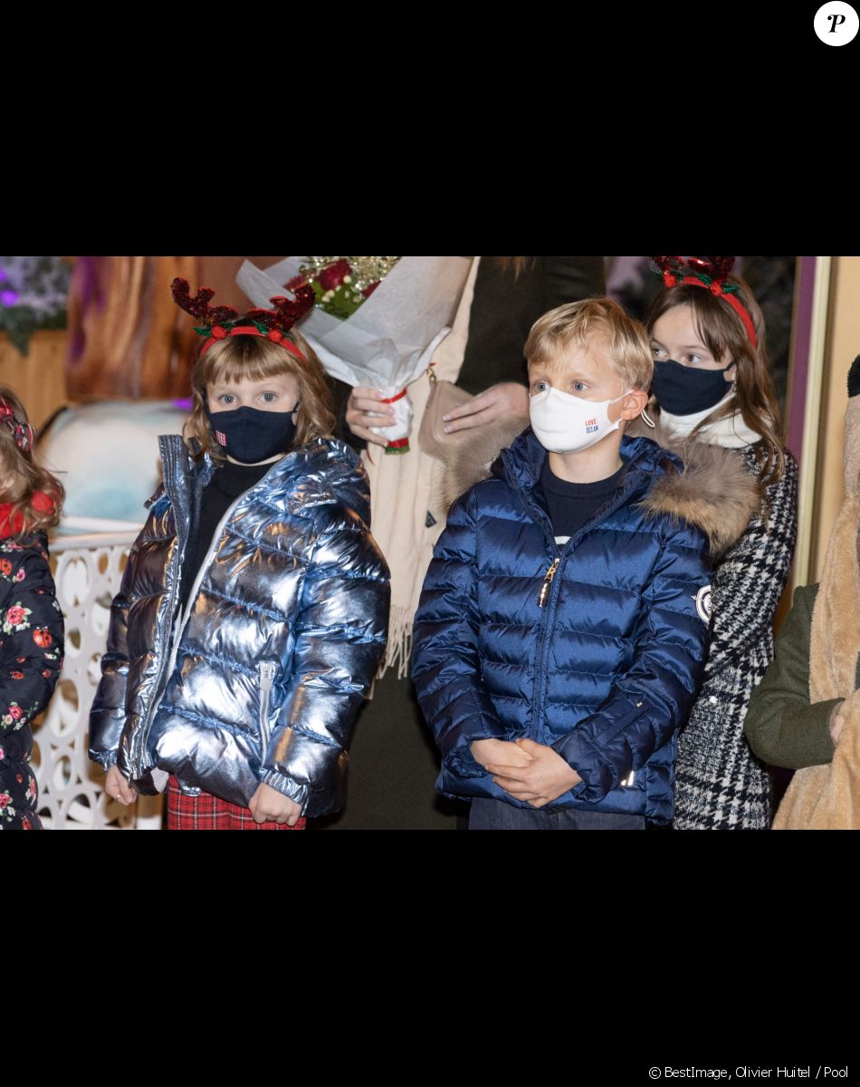 Ouverture du marché de Noël à Monaco en présence du prince Albert II, de ses enfants le prince Jacques, la princesse Gabriella, de la princesse Caroline de Hanovre, de Pierre Casiraghi, sa femme Béatrice Borromeo, de leurs enfants Francesco et Stefano, de Roisin Wittstock et de ses enfants Kaia Rose et Bodie à Monaco le 3 décembre 2021. © Olivier Huitel / Pool / Bestimage