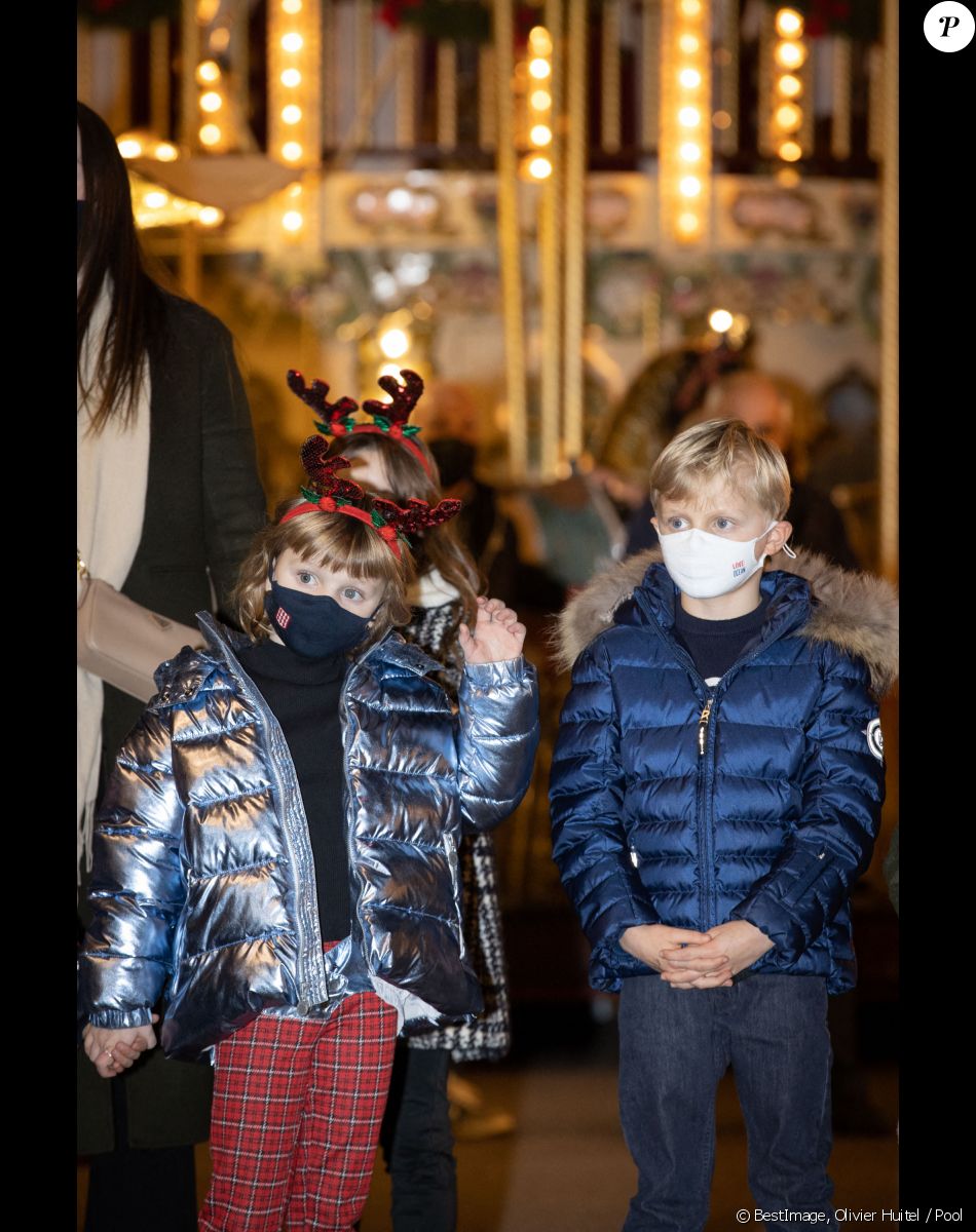 Ouverture du marché de Noël à Monaco en présence du prince Albert II, de ses enfants le prince Jacques, la princesse Gabriella, de la princesse Caroline de Hanovre, de Pierre Casiraghi, sa femme Béatrice Borromeo, de leurs enfants Francesco et Stefano, de Roisin Wittstock et de ses enfants Kaia Rose et Bodie à Monaco le 3 décembre 2021. © Olivier Huitel / Pool / Bestimage
