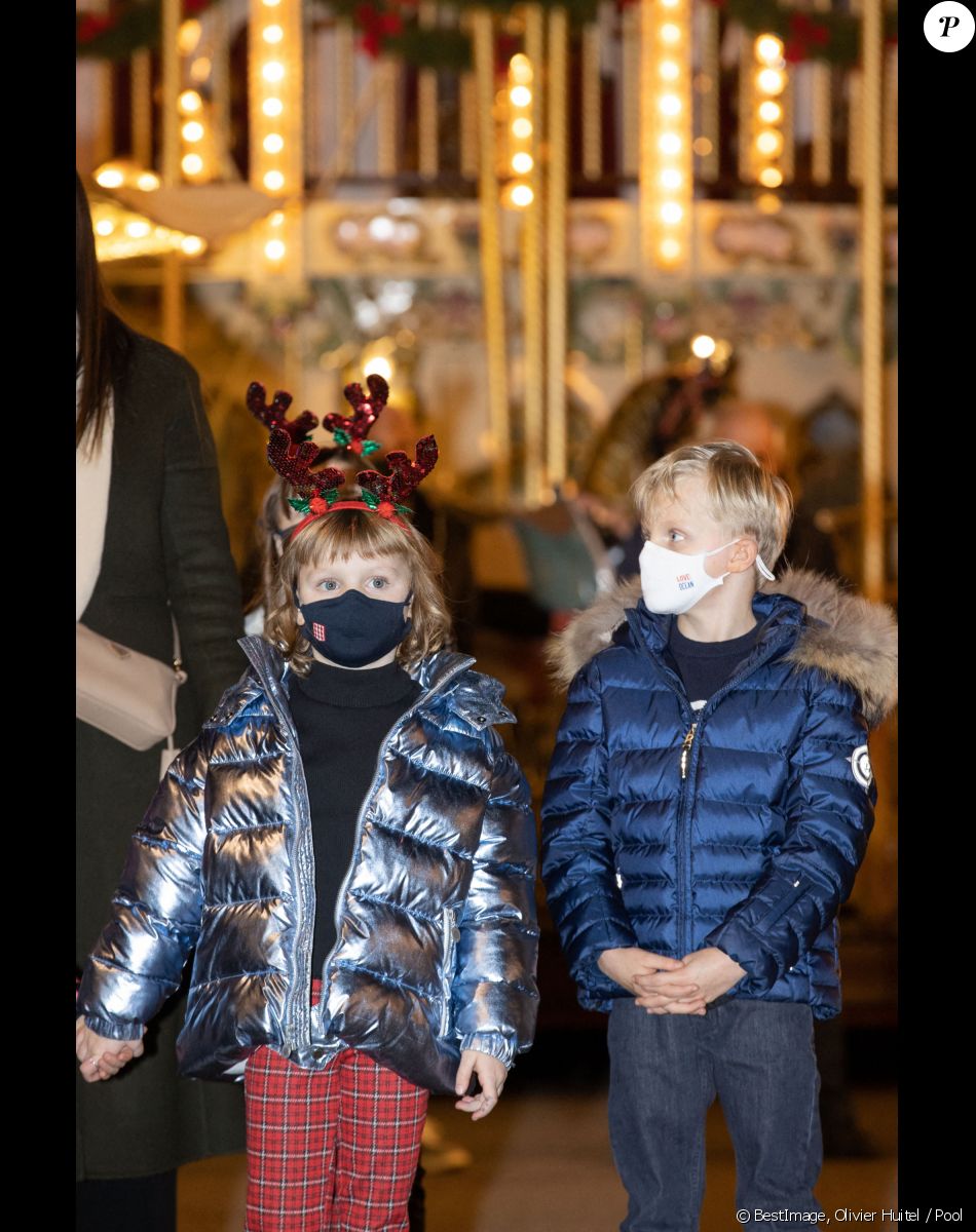 Ouverture du marché de Noël à Monaco en présence du prince Albert II, de ses enfants le prince Jacques, la princesse Gabriella, de la princesse Caroline de Hanovre, de Pierre Casiraghi, sa femme Béatrice Borromeo, de leurs enfants Francesco et Stefano, de Roisin Wittstock et de ses enfants Kaia Rose et Bodie à Monaco le 3 décembre 2021. © Olivier Huitel / Pool / Bestimage