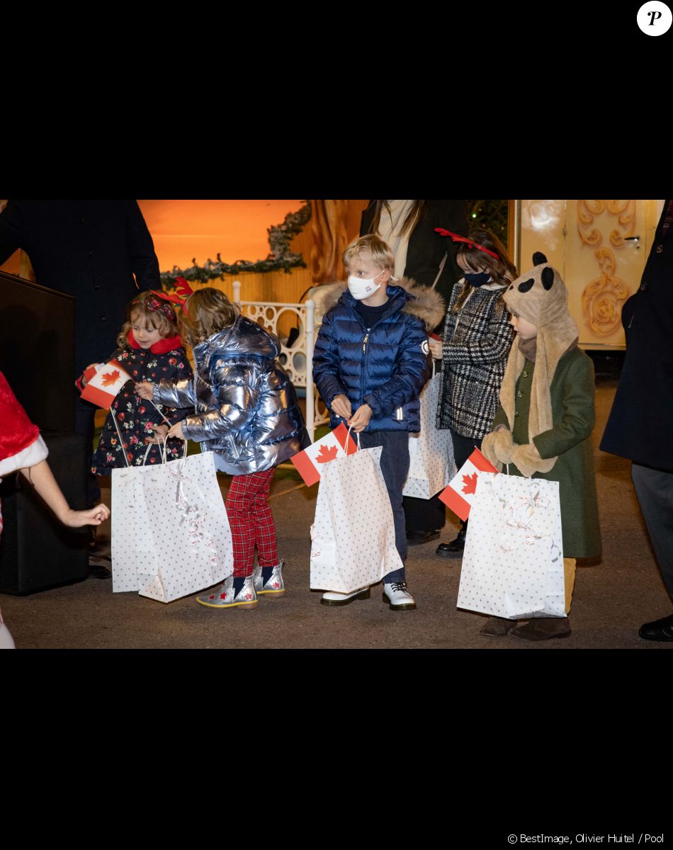 Ouverture du marché de Noël à Monaco en présence du prince Albert II, de ses enfants le prince Jacques, la princesse Gabriella, de la princesse Caroline de Hanovre, de Pierre Casiraghi, sa femme Béatrice Borromeo, de leurs enfants Francesco et Stefano, de Roisin Wittstock et de ses enfants Kaia Rose et Bodie à Monaco le 3 décembre 2021. © Olivier Huitel / Pool / Bestimage