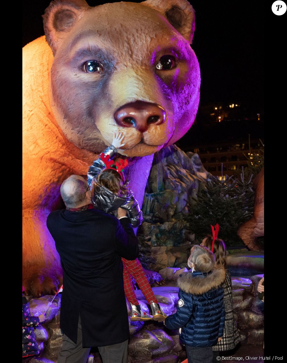 Ouverture du marché de Noël à Monaco en présence du prince Albert II, de ses enfants le prince Jacques, la princesse Gabriella, de la princesse Caroline de Hanovre, de Pierre Casiraghi, sa femme Béatrice Borroméo , de leurs enfants Francesco et Stefano, de Roisin Wittstock et de ses enfants Kaia Rose et Bodie à Monaco le 3 décembre 2021. © Olivier Huitel / Pool / Bestimage