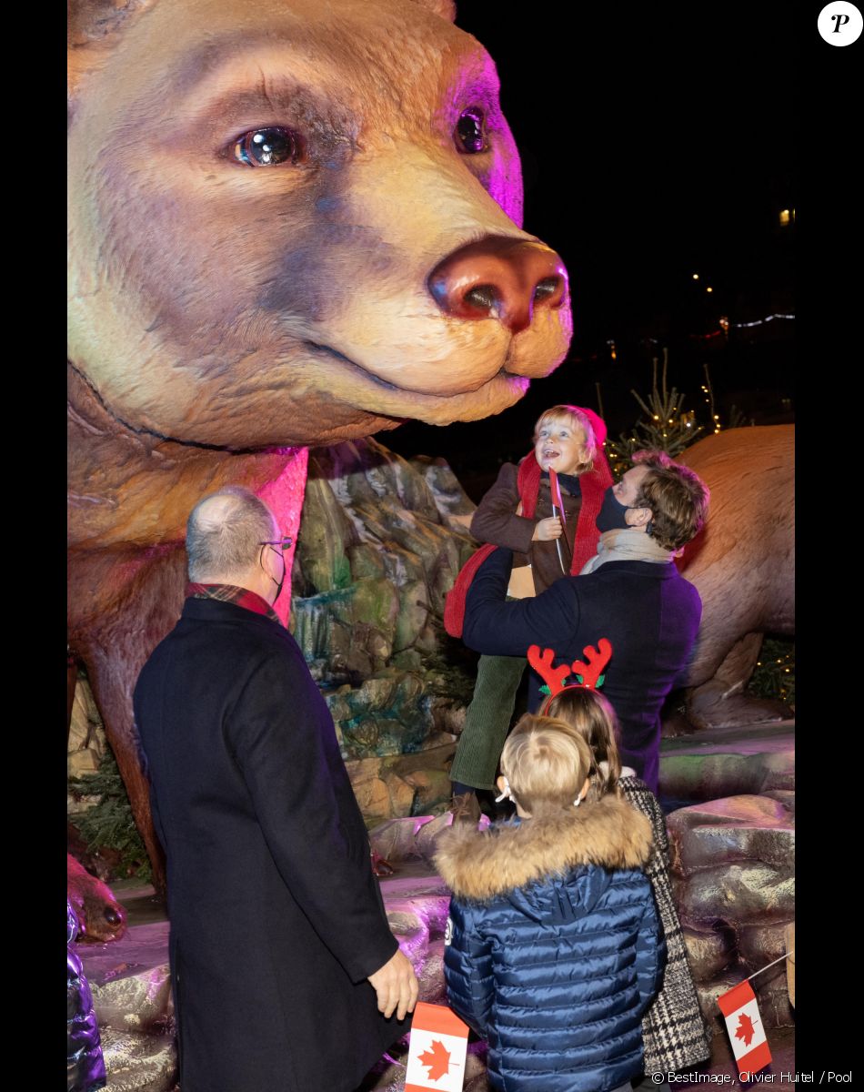 Ouverture du marché de Noël à Monaco en présence du prince Albert II, de ses enfants le prince Jacques, la princesse Gabriella, de la princesse Caroline de Hanovre, de Pierre Casiraghi, sa femme Béatrice Borroméo , de leurs enfants Francesco et Stefano, de Roisin Wittstock et de ses enfants Kaia Rose et Bodie à Monaco le 3 décembre 2021. © Olivier Huitel / Pool / Bestimage