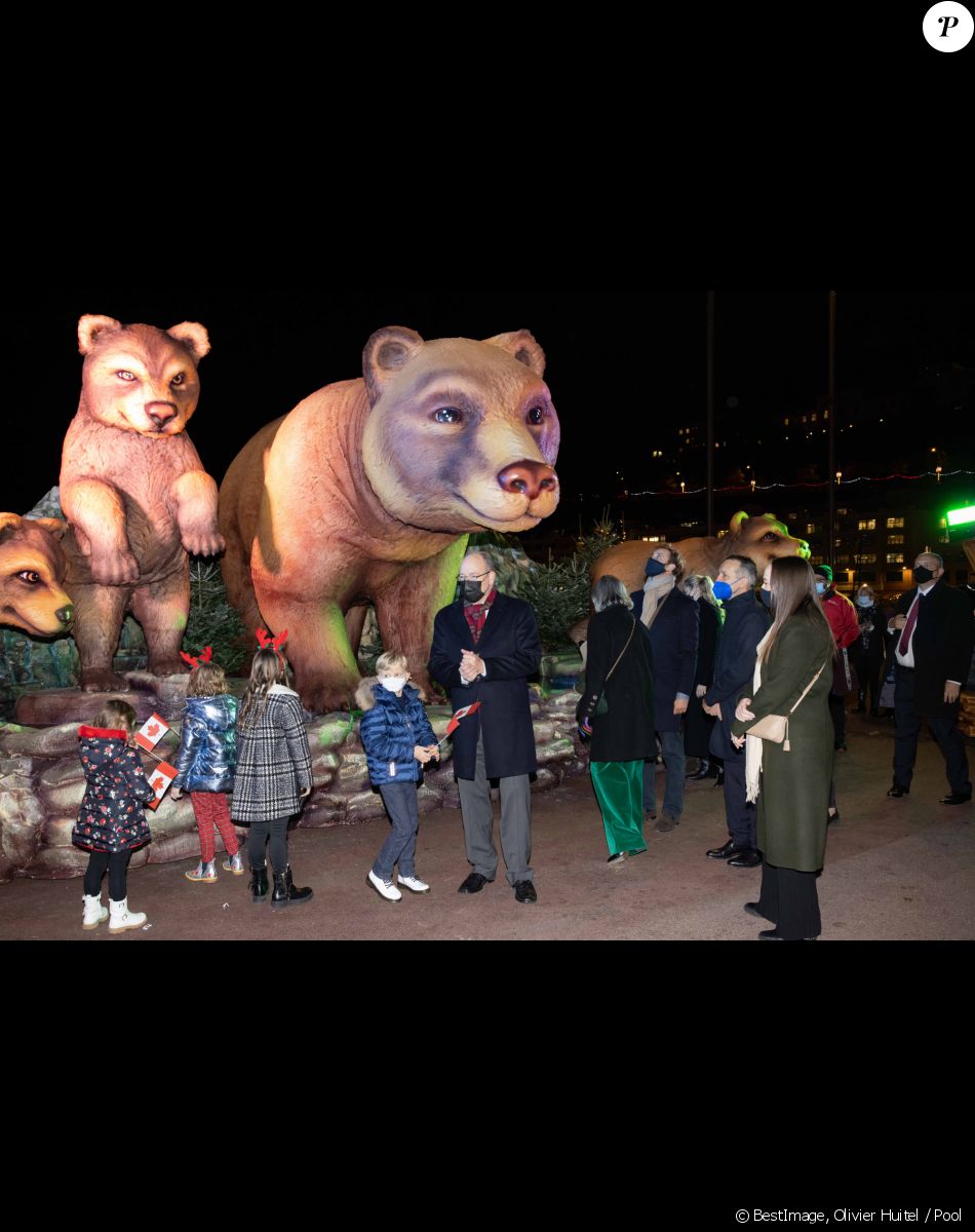 Ouverture du marché de Noël à Monaco en présence du prince Albert II, de ses enfants le prince Jacques, la princesse Gabriella, de la princesse Caroline de Hanovre, de Pierre Casiraghi, sa femme Béatrice Borroméo , de leurs enfants Francesco et Stefano, de Roisin Wittstock et de ses enfants Kaia Rose et Bodie à Monaco le 3 décembre 2021. © Olivier Huitel / Pool / Bestimage