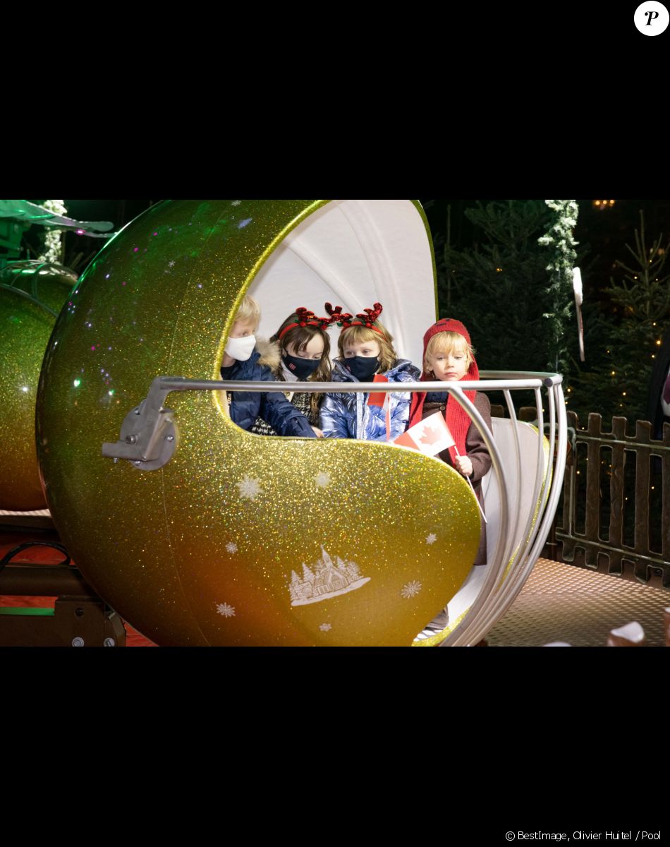 Ouverture du marché de Noël à Monaco en présence du prince Albert II, de ses enfants le prince Jacques, la princesse Gabriella, de la princesse Caroline de Hanovre, de Pierre Casiraghi, sa femme Béatrice Borroméo , de leurs enfants Francesco et Stefano, de Roisin Wittstock et de ses enfants Kaia Rose et Bodie à Monaco le 3 décembre 2021. © Olivier Huitel / Pool / Bestimage