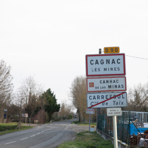La maison en construction de Delphine Jubillar (Aussaguel) , disparue sans laisser de traces depuis le 16 décembre 2020 à Cagnac les Mines dans le Tarn. Un gendarme et une équipe du service des eaux ont mené des investigations pour chercher des traces dans le réseau raccordé à la maison. Le 7 janvier 2021  © Frédéric Maligne / Bestimage