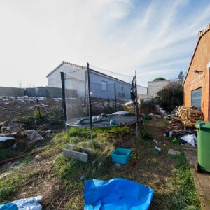 La maison en construction de Delphine Jubillar (Aussaguel) , disparue sans laisser de traces depuis le 16 décembre 2020 à Cagnac les Mines dans le Tarn. Un gendarme et une équipe du service des eaux ont mené des investigations pour chercher des traces dans le réseau raccordé à la maison. Le 7 janvier 2021  © Frédéric Maligne / Bestimage
