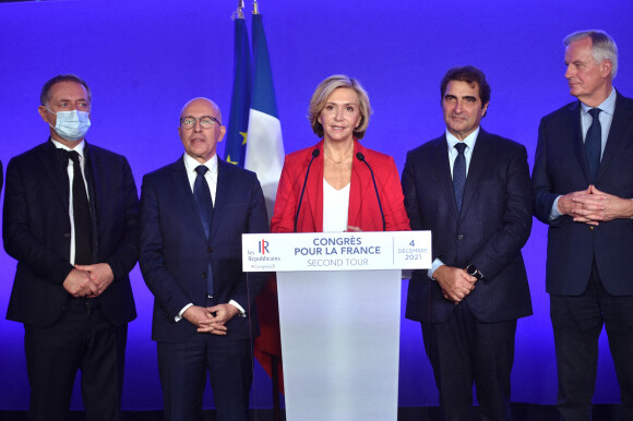 Philippe Juvin, Eric Ciotti, Valérie Pécresse, Christian Jacob, Michel Barnier - Valérie Pécresse remporte le congrès LR face à Éric Ciotti et mènera la campagne présidentielle pour le parti LR en 2022. Siège Les Républicains, 238 rue de Vaugirard à Paris le 4 décembre 2021. © Giancarlo Gorassini / Bestimage