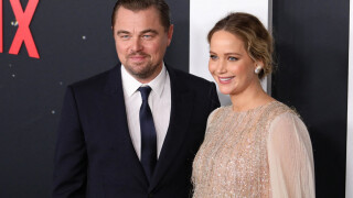 Jennifer Lawrence enceinte : première sortie avec son ventre rond, au bras de Leonardo DiCaprio