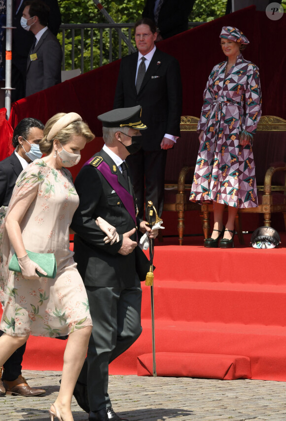 La Reine Mathilde de Belgique , Le roi Philippe de Belgique, James O'Hare, Princesse Delphine de Belgique - La famille royale de Belgique assiste à la parade militaire lors de la fête nationale à Bruxelles, le 21 juillet 2021.