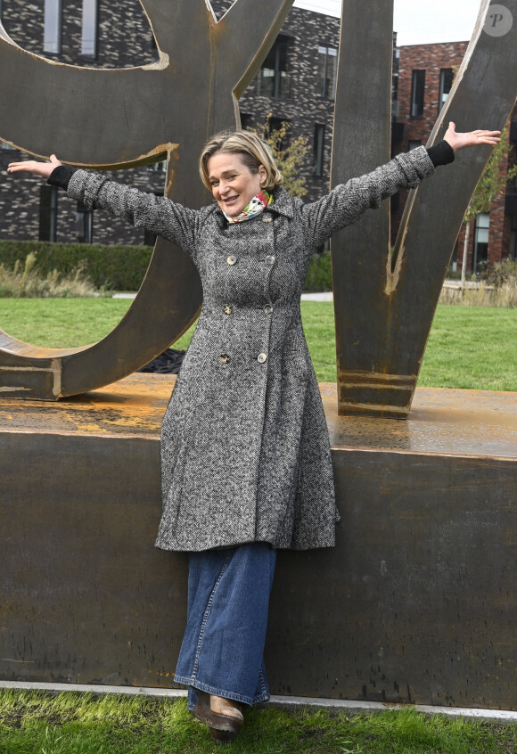 Inauguration de la sculpture "Ageless Love" de la princesse Delphine de Saxe-Cobourg à Saint-Nicolas (Sint-Niklaas) lors de sa première sortie officielle en tant que princesse, le 17 octobre 2020. Le roi Philippe de Belgique a récemment rencontré la princesse Delphine de Saxe-Cobourg.
