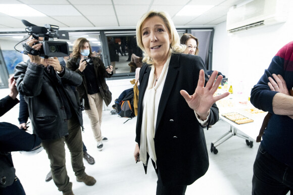 Marine Le Pen inaugure son nouveau siège pour la campagne des élections présidentielles 2022 à Paris le 15 novembre 2021. © JB Autissier / Panoramic / Bestimage