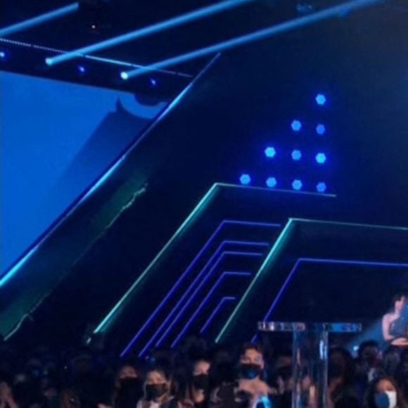 Scarlett Johansson a été nommée Actrice cinéma de l'année aux People's Choice Awards, au Barker Hanger. Santa Monica, le 7 décembre 2021.