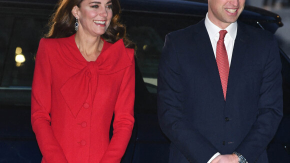 Kate Middleton festive en rouge : ambiance Noël sur le lieu de son mariage avec William