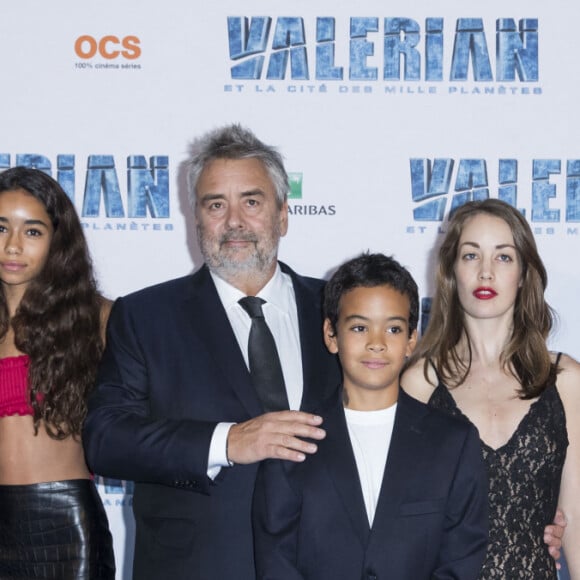Luc Besson, sa femme Virginie Besson-Silla et ses enfants Thalia Besson, Sateen Besson et Mao Besson, Juliette Besson et Shanna Besson - Avant-première du film "Valérian et la Cité des mille planètes" de L. Besson à la Cité du Cinéma à Saint-Denis, le 25 juillet 2017. © Olivier Borde/Bestimage