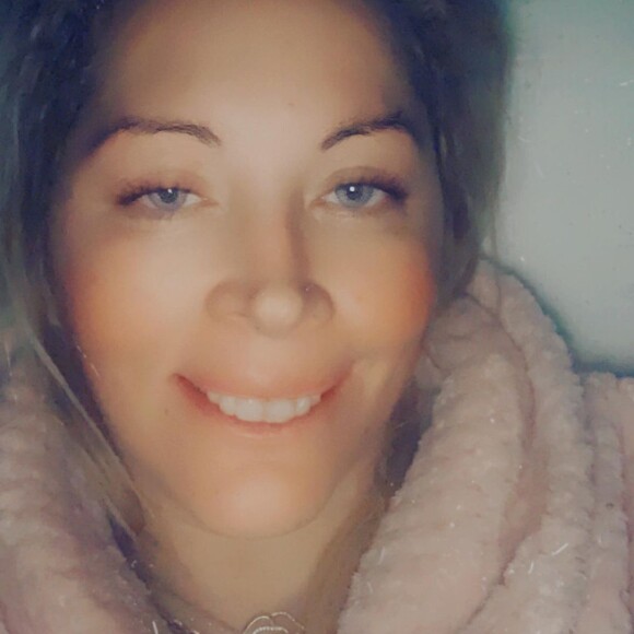 Loana a-t-elle besoin d'argent ? elle vend ses dédicaces une fortune