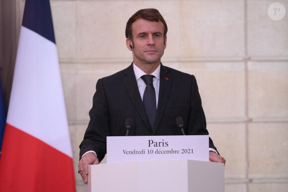 Le président de la République française, Emmanuel Macron et le nouveau Chancelier de la République fédérale d'Allemagne lors d'une conférence de presse au palais de l'Elysée à Paris, France, le 10 décembre 2021